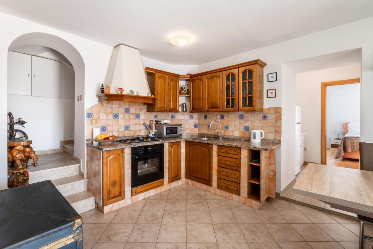 Apartments With A Parking Space Lopar, Rab - 14070 Екстериор снимка