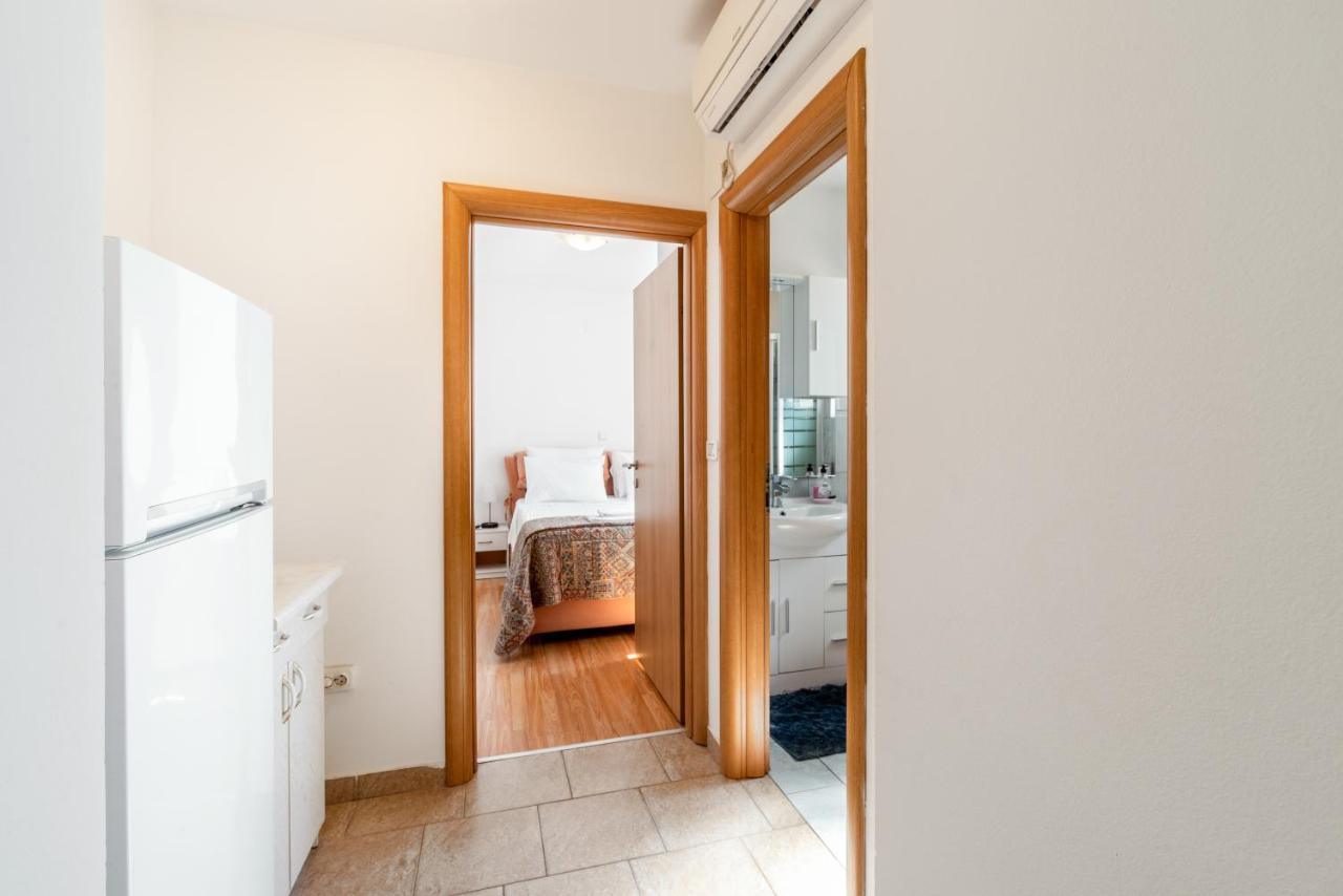 Apartments With A Parking Space Lopar, Rab - 14070 Екстериор снимка