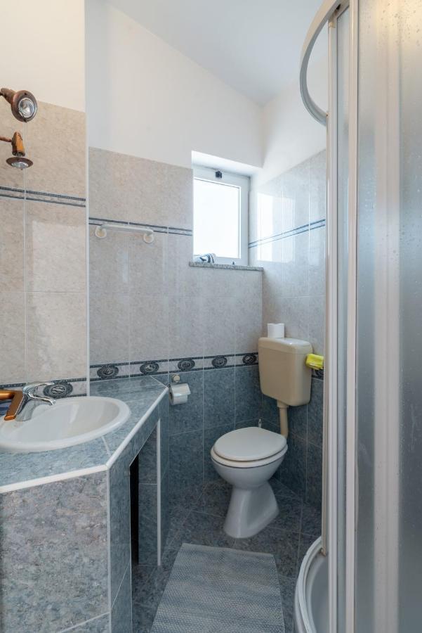 Apartments With A Parking Space Lopar, Rab - 14070 Екстериор снимка