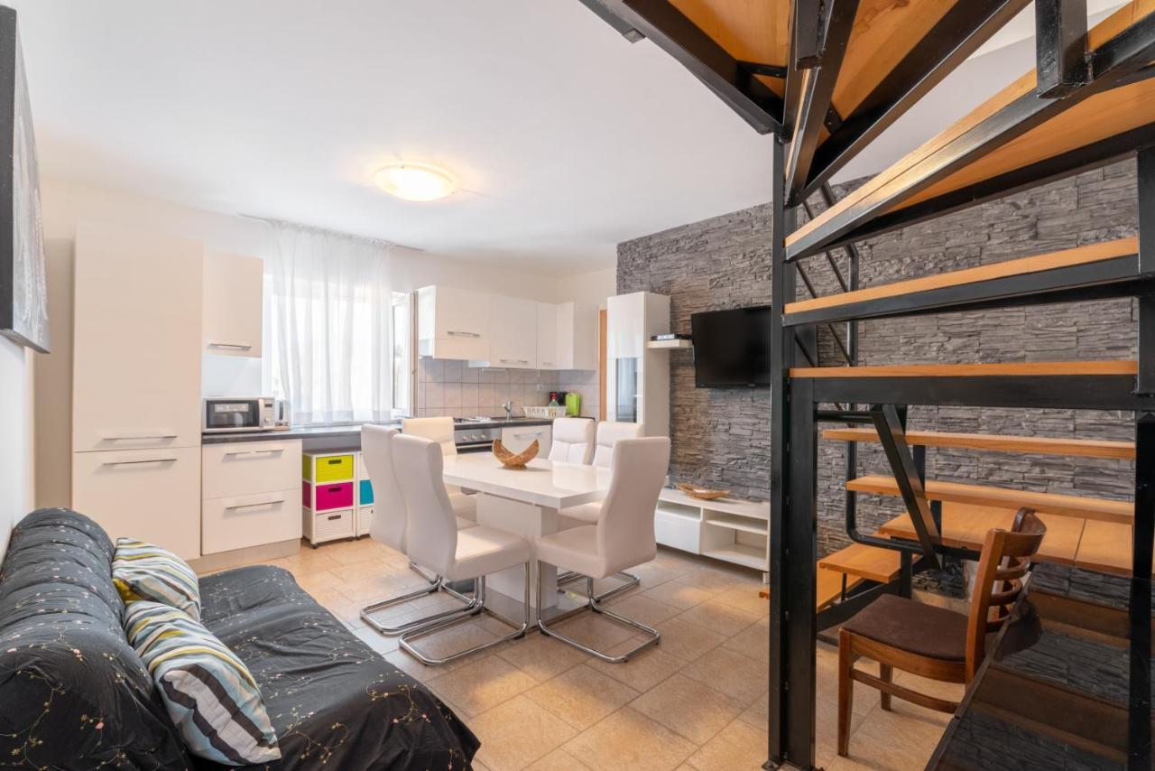 Apartments With A Parking Space Lopar, Rab - 14070 Екстериор снимка