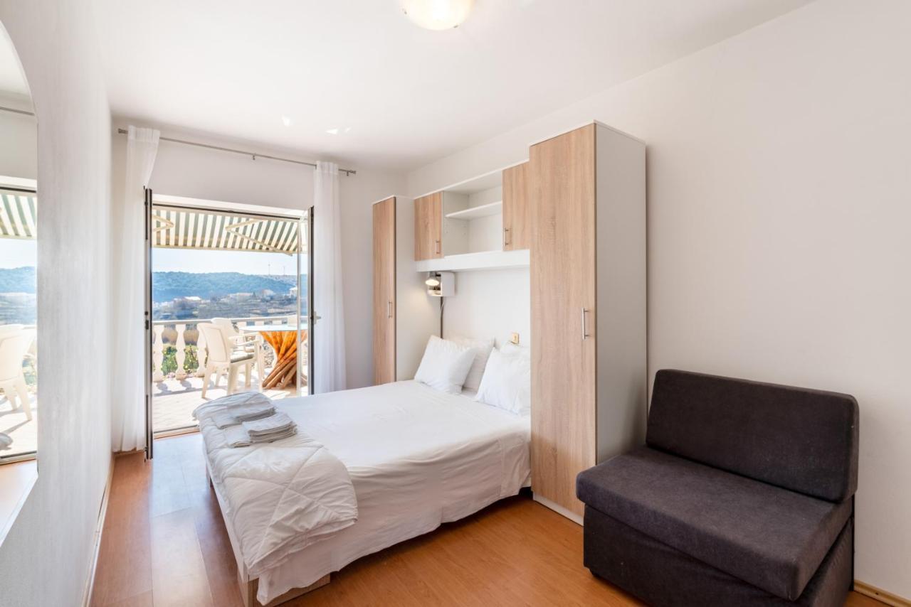 Apartments With A Parking Space Lopar, Rab - 14070 Екстериор снимка